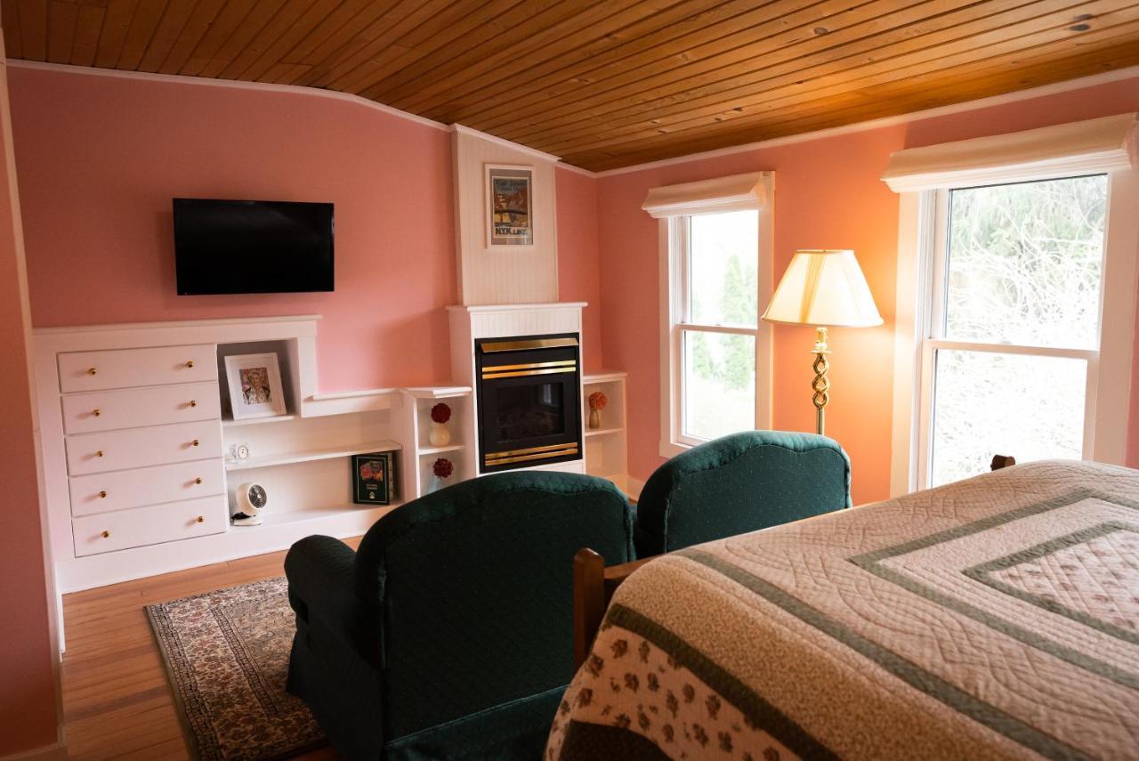 Union Pier Garden Grove Inn Bed And Breakfast المظهر الخارجي الصورة