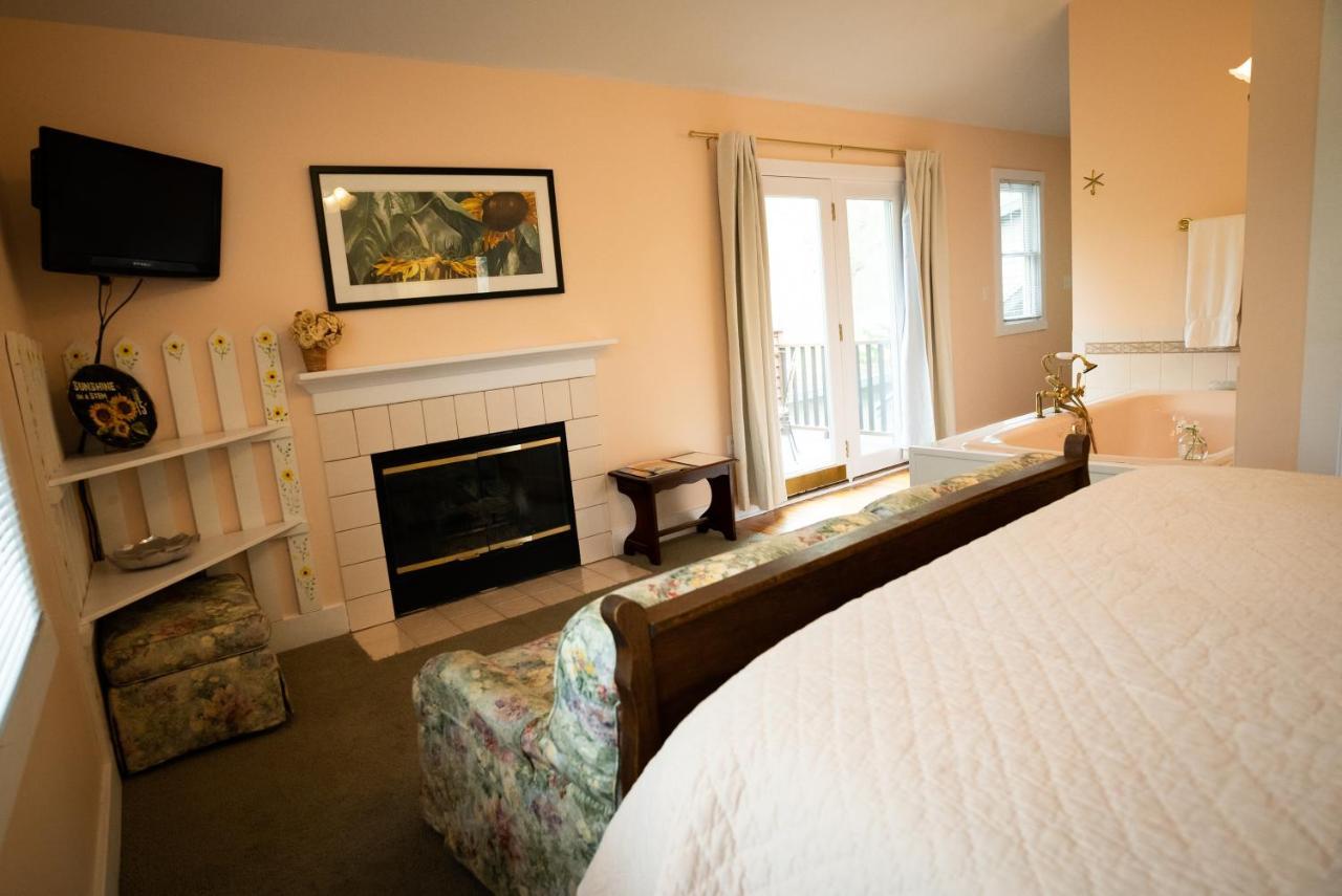 Union Pier Garden Grove Inn Bed And Breakfast المظهر الخارجي الصورة